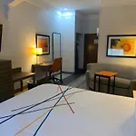 La Quinta Inn & Suites by Wyndham Okc North - Quail Springs